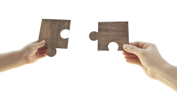 Das wunde Puzzle in der Hand der Frau und des Kindes — Stockfoto