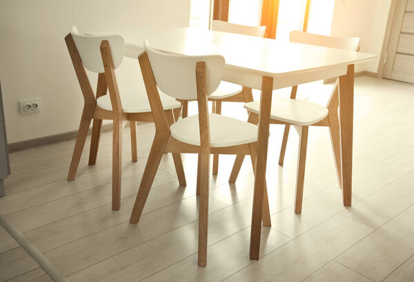 The set of dinner table and wooden chairs in the kitchen