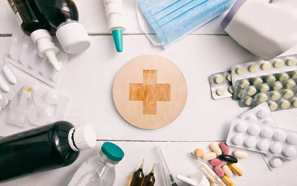 Sok Különböző Gyógyszer Tabletta Egyéb Gyógyszer Van Fehér Asztalon — Stock Fotó
