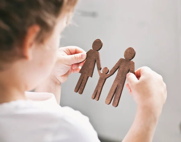 Little Child Looking Wooden Figures Mom Dad Child His Hands — Stock Photo, Image