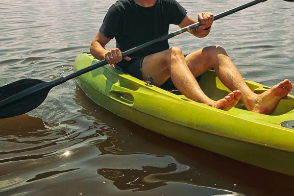 Hombre Nada Kayak Lago — Foto de Stock