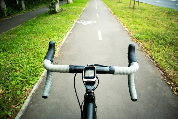 Ciclista Está Moviendo Por Carril Bici — Foto de Stock