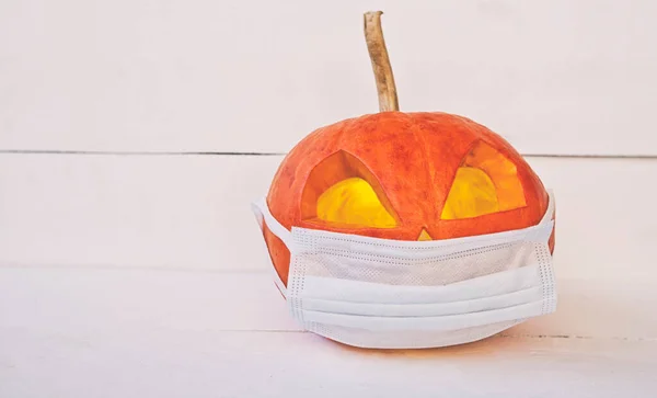 Halloween Dýně Ochrannou Lékařskou Maskou Nový Normální Koncept — Stock fotografie