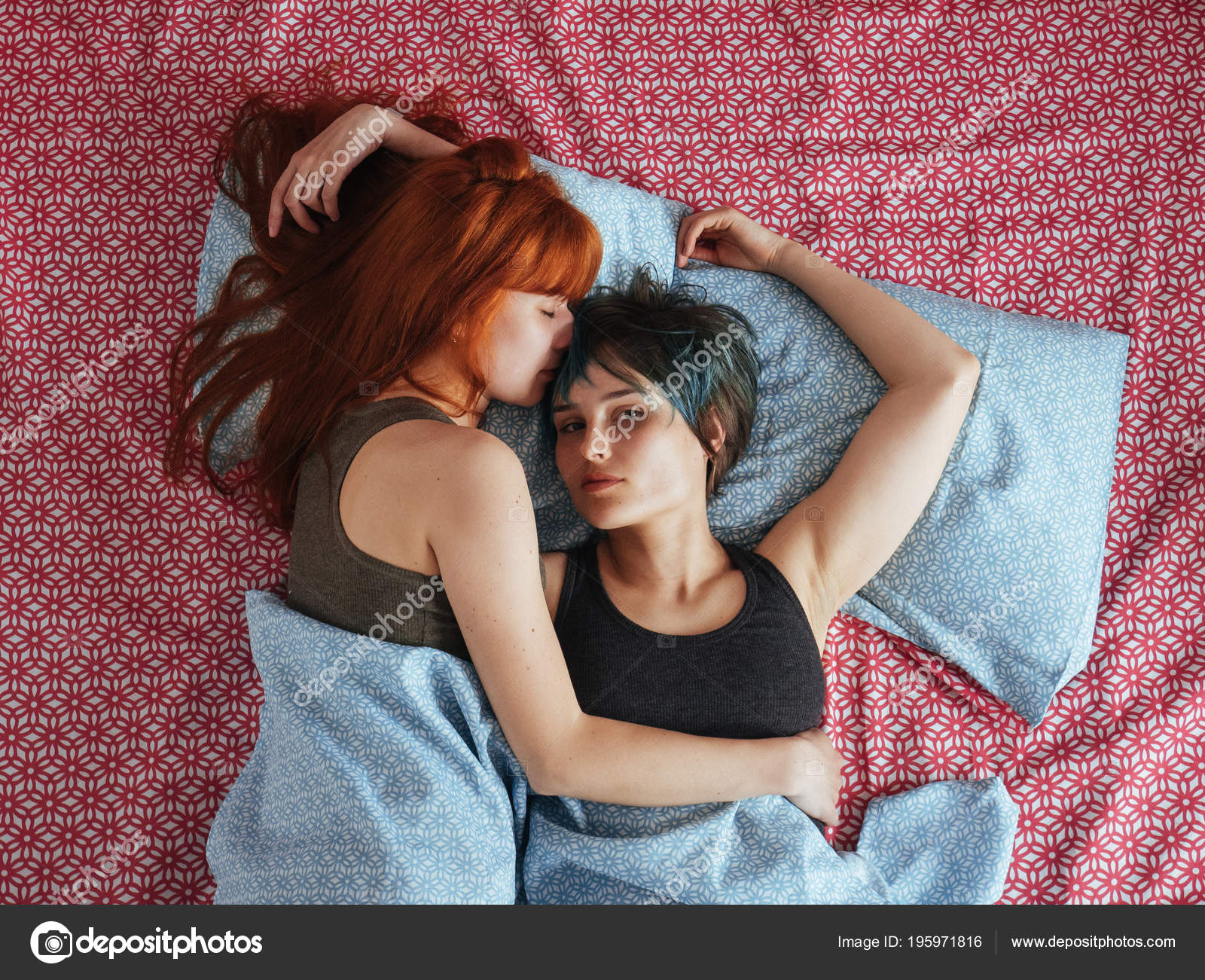Young Lesbians Pictures