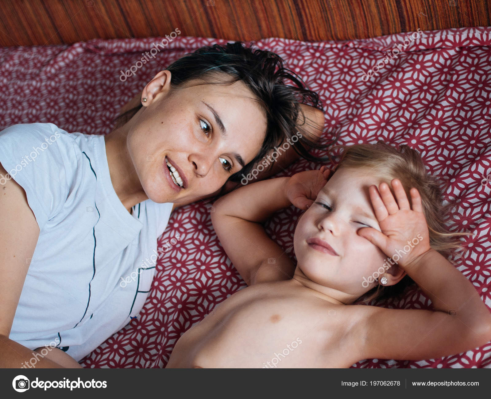 mom daughter in bed Mom Daughter Bed Morning Baby Wakes Hugs Mother Concept Happy — Stock Photo  © rainfall #197062678