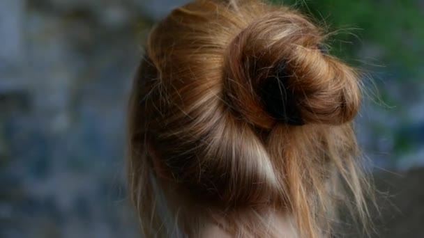 Retrato de mulher adolescente com cabelo vermelho — Vídeo de Stock