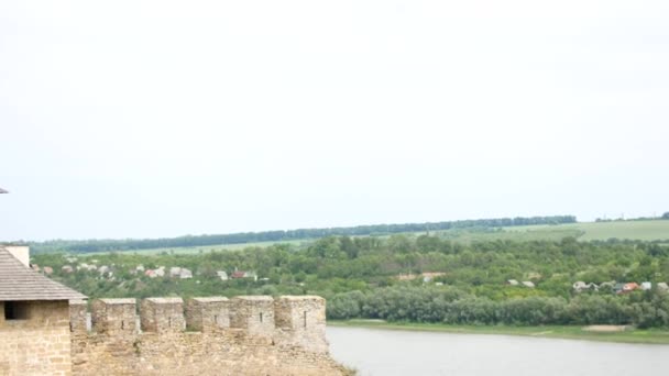 O velho castelo na Ucrânia. Khotyn. . — Vídeo de Stock
