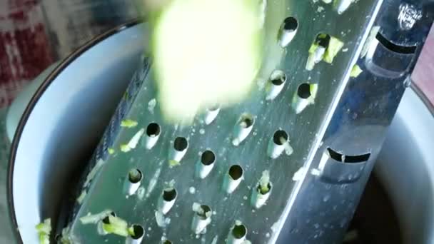 Man rubbing on a grater zucchini — Stock Video