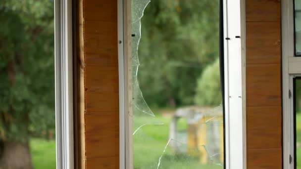 Донбас Україні 2018 руїни of кіоск, broken windows, покинуті будівлі. — стокове відео