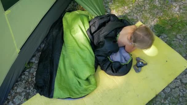 Child camping tent — Stock Video