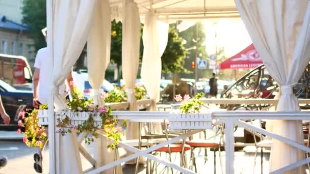 Reggel city café a szabadban — Stock videók