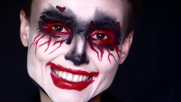 4k Хэллоуин ужастик клоун женщина смеется сумасшедший — стоковое видео