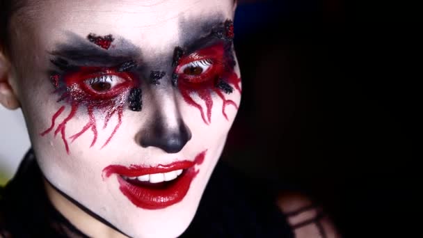 4 k Halloween skräck Clown kvinnan skrattar galet — Stockvideo