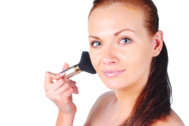 Güzel genç kız spa prosedürler ile yüz yakınındaki Püskül.