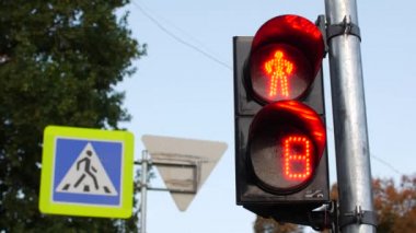 trafik ışığı rengini değiştirir. Elektronik çetele.