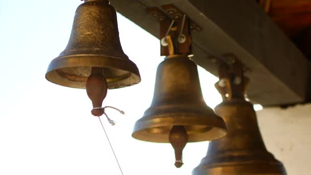 Ringing bells in an orthodox temple — Stock Video