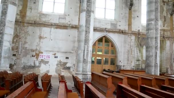 Aérea de las ruinas de la capilla de la Iglesia Católica . — Vídeo de stock