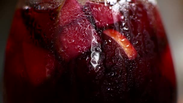 Drops flow down the side of the glass with sangria. — Stock Video