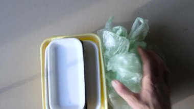 İşleme noktasına teslim. Plastik kaplar