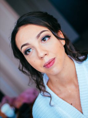 Çok gülen gelin portresi