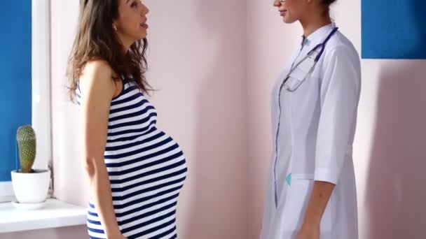 Pregnancy, gynecology, medicine, health care and people concept - gynecologist doctor and pregnant woman meeting at hospital. — Stock Video