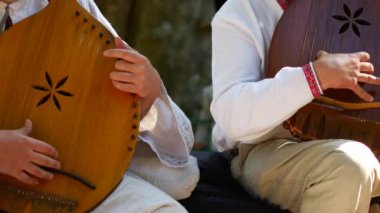 Müzik ulusal Ukrayna aletleri çalmak