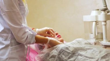 Botox enjeksiyon prosedürüne hazırlık.