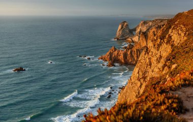 En batıdaki nokta Avrupa, Cabo da Roca denizden gün batımı görünümü