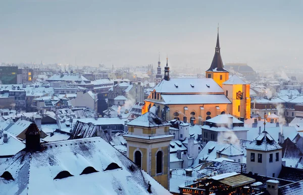 Χειμώνας Στην Πράγα Χιόνι Στεγών Ευρώπη — Φωτογραφία Αρχείου