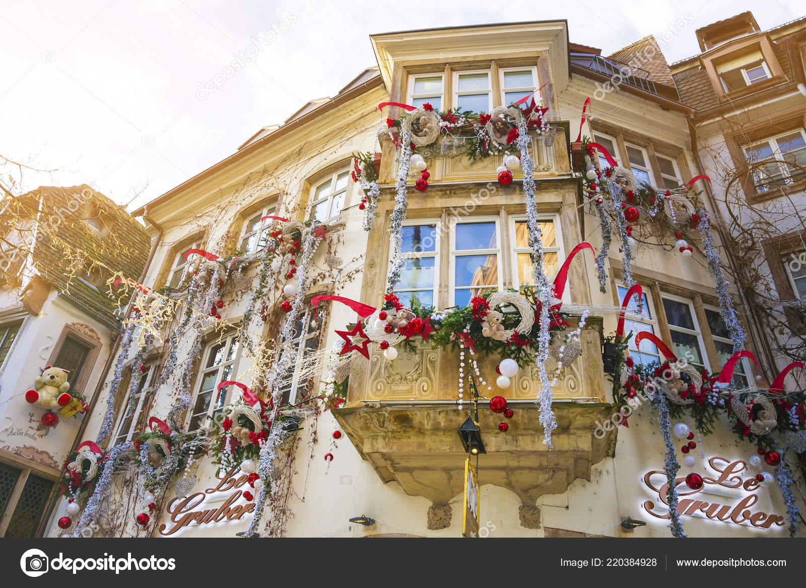 Case Decorate Per Natale.Strasbourg Alsace France December 2016 Facades Windows Houses Decorated Christmas Stock Editorial Photo C Marina99 220384928