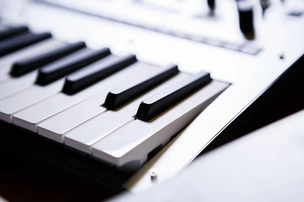 Synthesizer Tangentbord Närbild Ljudutrustning För Musikproduktion Sound Inspelningsstudio Enhet För — Stockfoto