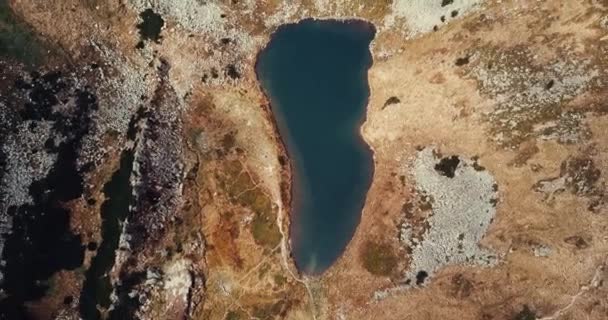 Belas Imagens Aéreas Drone Highland Lago Nasamovyte Montanhas Dos Cárpatos — Vídeo de Stock