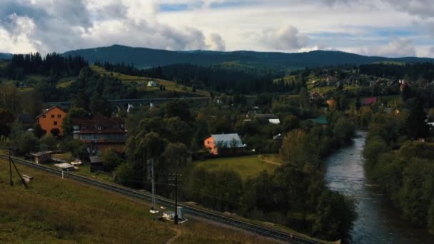 Krásné Městečko Karpatských Horách Oblíbená Destinace Pro Aktivní Turistiku Turisté — Stock video