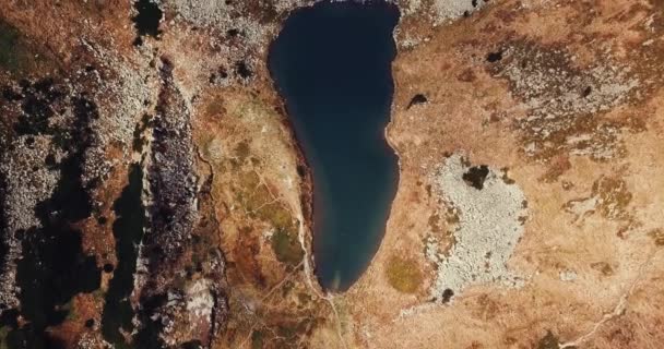 Belas Imagens Aéreas Drone Highland Lago Nasamovyte Montanhas Dos Cárpatos — Vídeo de Stock