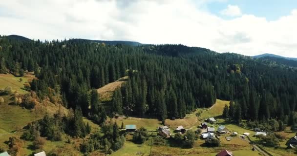 Belles Images Aériennes Drones Petite Ville Montagneuse Entourée Montagnes Des — Video