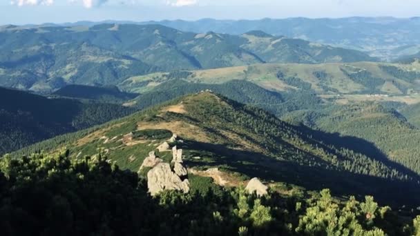 พาโนรามาสวนภ เขาท สวยงามใน Carpathians งในฤด ใบไม ภาพสถานท องเท ยวของภ เขา — วีดีโอสต็อก