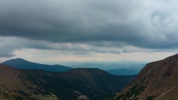 Video Hermosa Puesta Sol Las Montañas Sol Pone Sobre Horizonte — Vídeo de stock