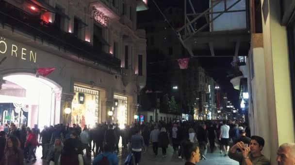 Estambul Turkey Gente Caminando Por Calle Por Noche — Vídeo de stock