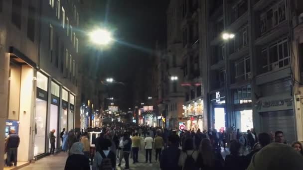 Istanbul Türkei Menschen Die Nachts Auf Der Straße Gehen — Stockvideo