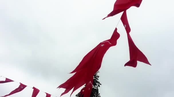 Istanbul Turquia Maio 2018 Rua Cidade Decorada Com Bandeiras Vermelhas — Vídeo de Stock