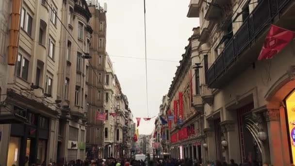 이스탄불 2018 Taksim Meydan 도시에서 주위를 관광객 들으로 붐비는 — 비디오