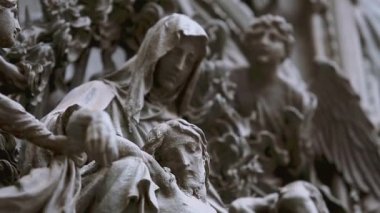 Milan, İtalya - 12 Ekim, 2018: Duomo görüntüleri veya Büyükşehir Katedrali-Bazilikası merkezi Milano City Saint Mary İsa'nın doğuşu. Güzel Katolik Tapınağı, en büyük İtalyan mermer Kilisesi.