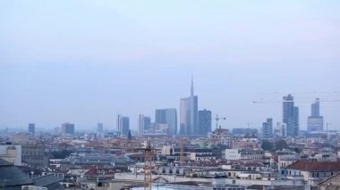 Milan, İtalya - 12 Ekim, 2018: Milano Lombardie bölgesinde güzel kent sokaklarında. Eski İtalyan şehir görüntüleri.
