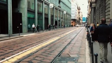 Milan, İtalya - 12 Ekim, 2018: merkezi Milano şehir sokak, Lombardia gün