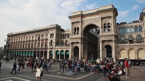 Mailand Italien Oktober 2018 Wunderschöner Domplatz Mit Statue Des Siegreichen — Stockvideo