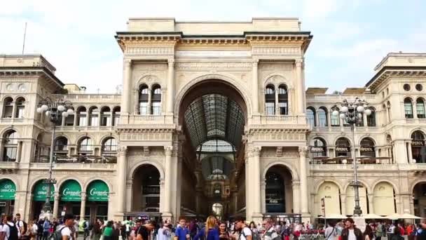 Milán Italia Octubre 2018 Hermosa Plaza Del Duomo Con Estatua — Vídeos de Stock