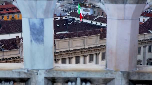 Milán Itálie Října 2018 Národní Italské Vlajky Stožár Nainstalován Staré — Stock video