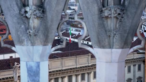 Milão Itália Outubro 2018 Bandeira Nacional Italiana Poste Instalado Prédio — Vídeo de Stock