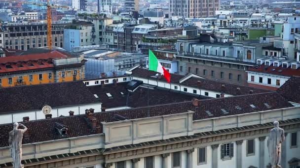 Milán Italia Octubre 2018 Bandera Nacional Italiana Poste Instalado Antiguo — Vídeos de Stock