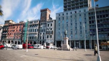 İtalya, Genova-12 Ekim, 2018: eski şehir limanı 'nda geleneksel renkli Italyan evler. Cenova popüler turist alanı.